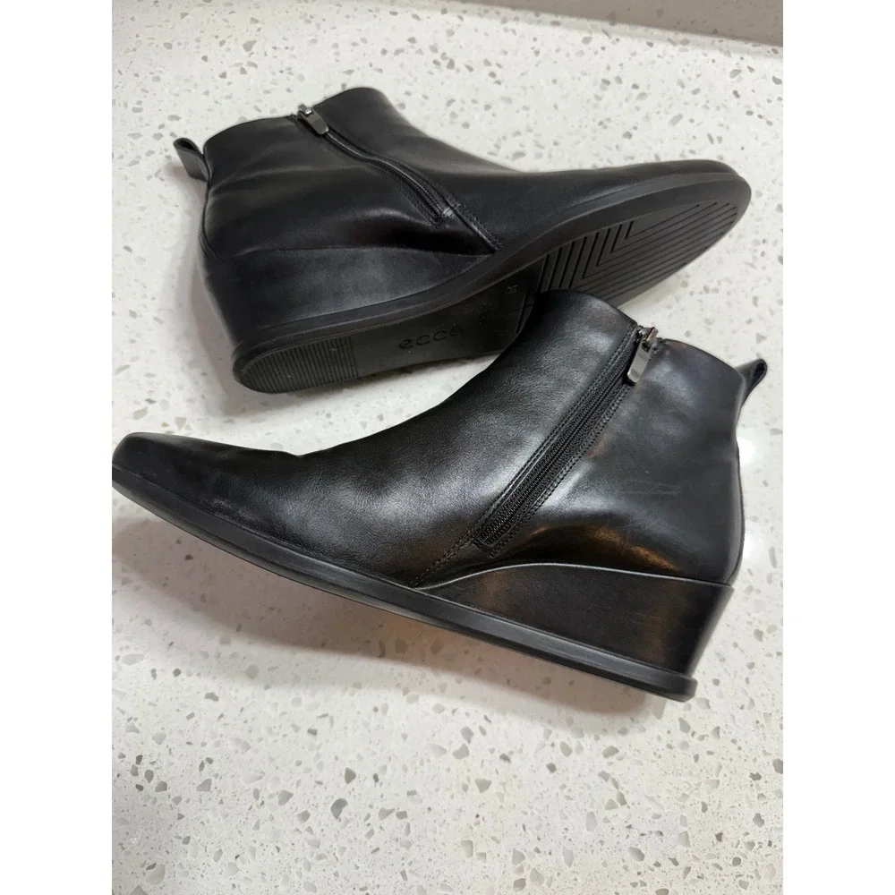 ECCO Wedge Ankle Boots Black EUC Soft Leather Side Zip Comfort Size 40 US 9-9.5